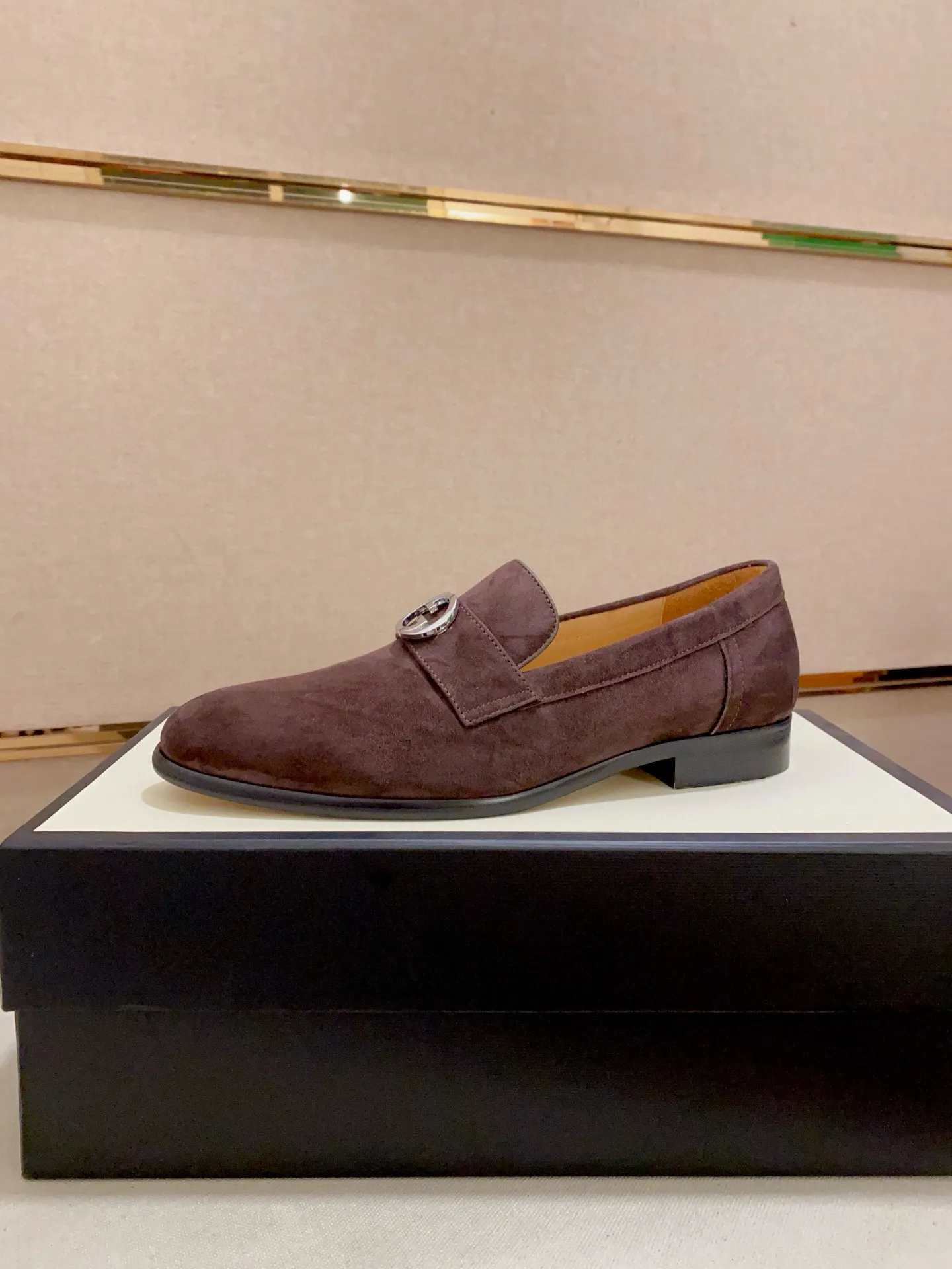 Men's shoes 💰: 520💰 (GUCCI) new series ss hot new products 💢 💠 Casual leather shoes 👞, first layer of cowhide, upper hardware buckles and logo on the sides of the shoe, brand logo on the insole and sole 💠 💎Upper: 100% cowhide 💎Inner: cowhide/100% 💎Feet: cowhide/100% 💎Sole: rubber/100% 💎SIZE: 38 39 40 41 42 43 44 Can be customized 45
